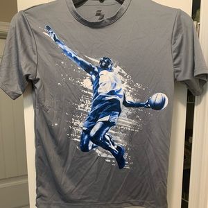 🔥3/$10🔥Little boy’s short sleeve t-shirt size 7/8 (M)